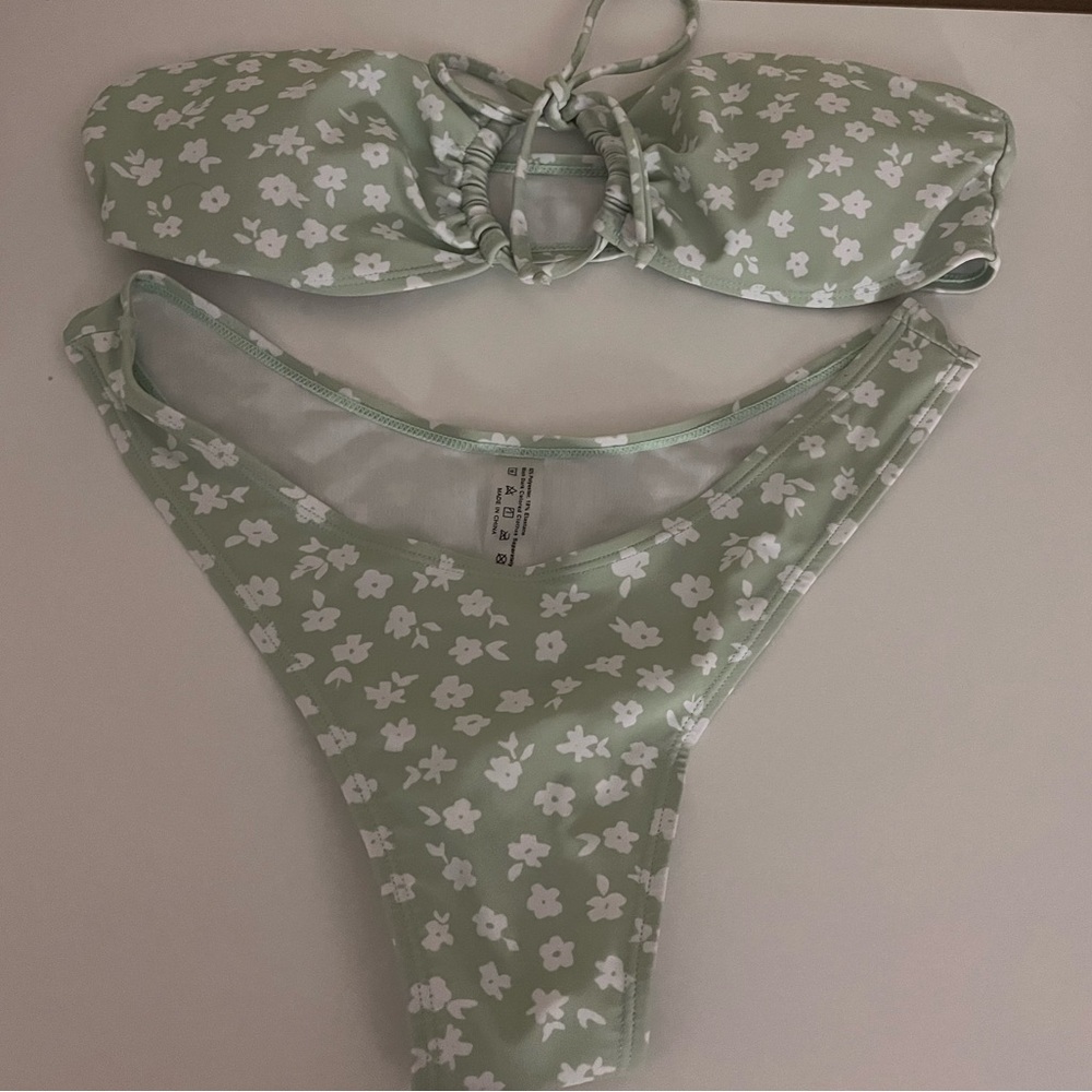 SHEIN- Small- Green floral bikini set